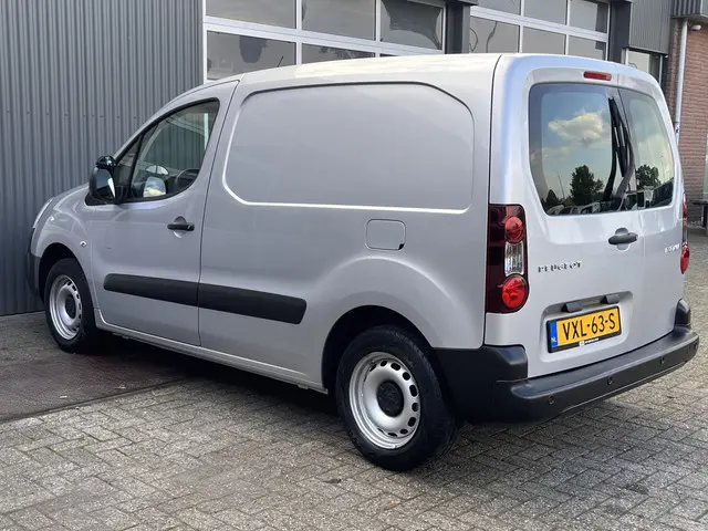 Peugeot Partner 120 1.6 HDi 75pk 10x voorradig Marge Airco Btw / Bpm vij Cruise controle Parkeerhulp achter Navigatiesysteem Dealer onderhouden Euro 6 Ex overheid Bpm en btw vrij voor particulier gebruik!! Marge