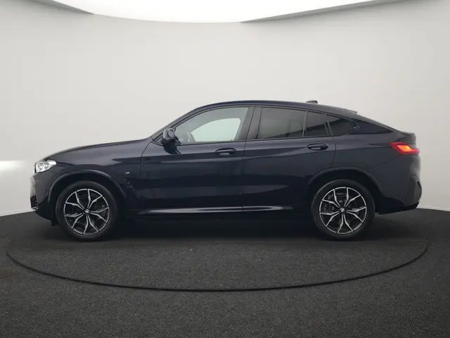 BMW X4 xDrive20i M Sport 184pk Dealer O.H. Carbon Schwarz Metallic | Adaptive Cruise | Camera | Sfee...