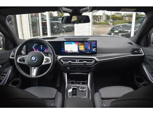 BMW 3-serie Touring 330e M-Sport Camera 19" Head Up Carplay HiFi