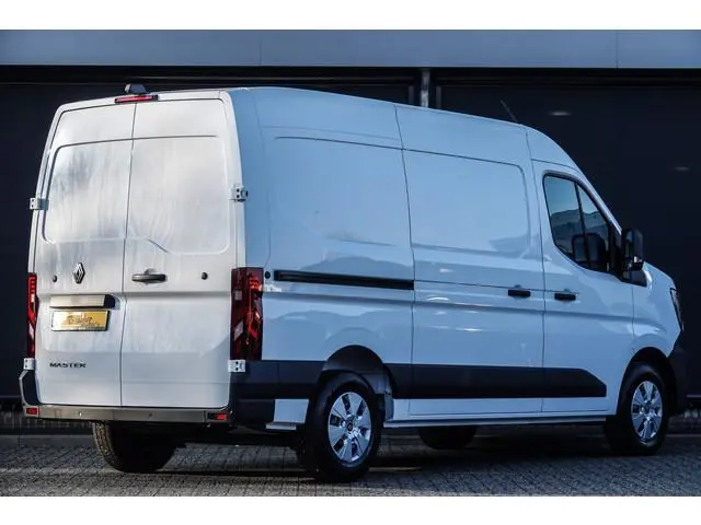 Renault Master T35 | L2H2 | 150Pk | 3.500Kg Trekgewicht | Achteruitrijcamera | LED