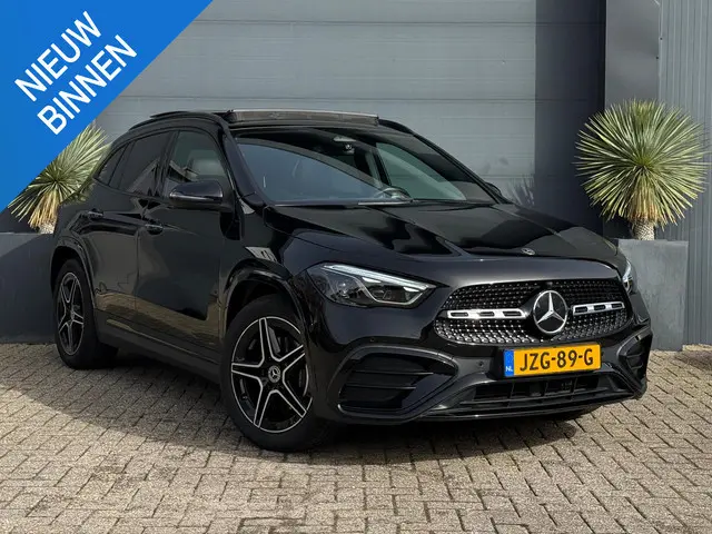 Mercedes-Benz GLA-klasse 200 AMG Line | Panorama | Keyless | Digital Light