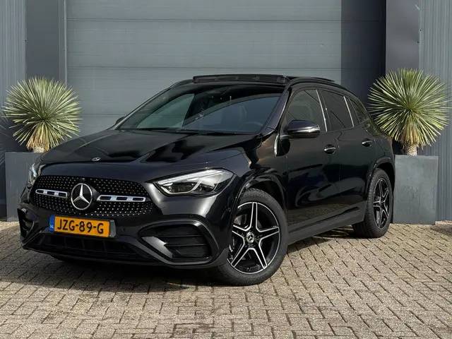 Mercedes-Benz GLA-klasse 200 AMG Line | Panorama | Keyless | Digital Light