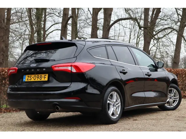Ford Focus Wagon 1.0 EcoBoost Edition Business | Panoramadak | Camera | Carplay |