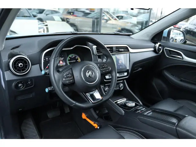 MG MG ZS EV LUXURY 45KWH | PANO | ADAPT. CRUISE | CARPLAY | CAMERA | TREKHAAK | LED | LEDER