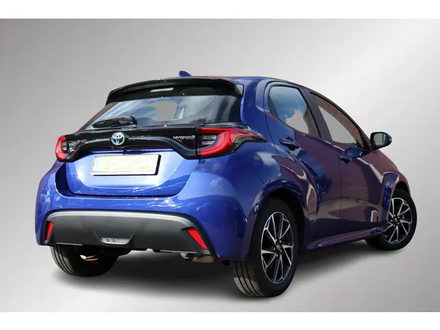 Toyota Yaris 1.5 Hybrid Dynamic, Apple CarPlay, Android Auto, Parkeercamera, Keyless entry.