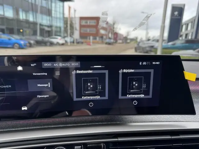Peugeot e-5008