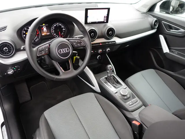Audi Q2 1.0 TFSI S-line Aut- Two Tone, Navigatie, Park Assist, Led, Cruise, Trekhaak