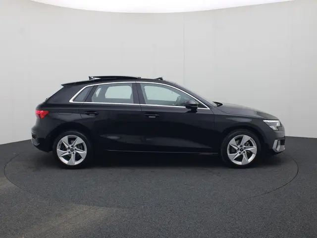 Audi A3 Sportback 35 TFSI/150PK S-Tronic · Panoramadak · S line interieur · Drive select · Camera +...
