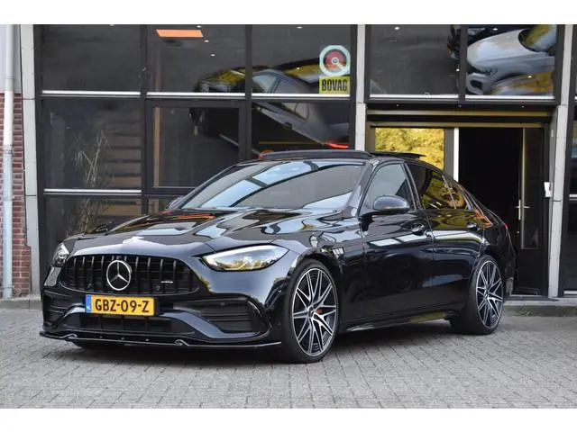 Mercedes-Benz C-klasse 300 4MATIC AMG Pano 360C Keyless 20" Trekhaak