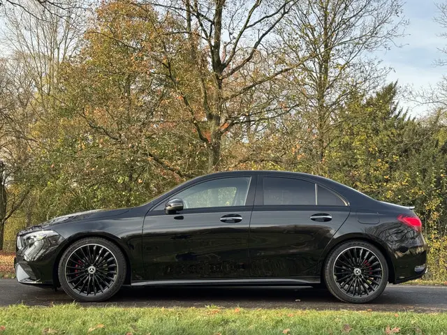 Mercedes-Benz A-klasse 200 AMG Line Night Pack