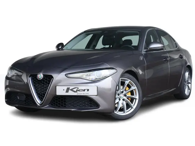Alfa Romeo Giulia 2.0T Super  | Xenon | Navi | Clima | BTW |