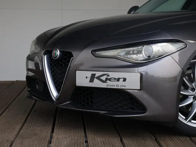 Alfa Romeo Giulia 2.0T Super  | Xenon | Navi | Clima | BTW |