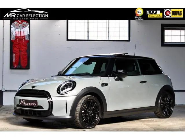 MINI 3-Deurs 1.5 Cooper Camden Edition | Panoramadak | Stuurwielverwarming | Keyless | LED | NL gele...