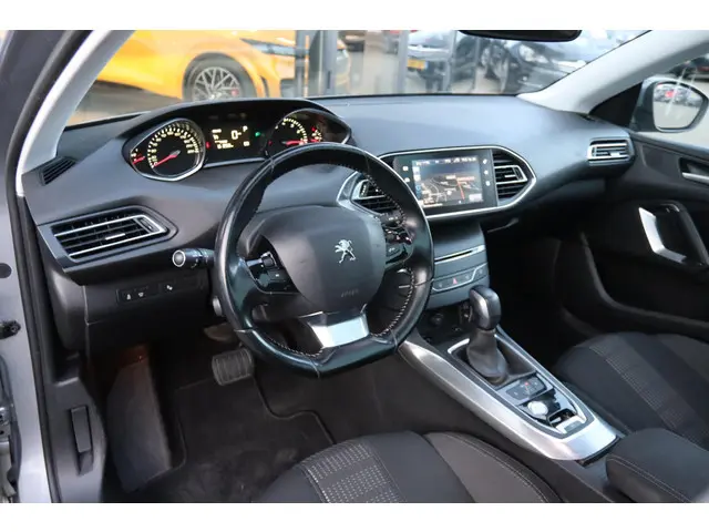 PEUGEOT 308 SW 1.2 PT BLUE LEASE PREMIUM AUT. | PANO | CAMERA | LED | NAVI | CRUISE | KEY-LESS | TRE...