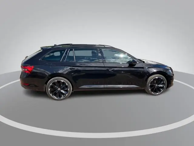 Skoda Superb Combi 1.4TSI 180KW/245PK Sportline Business Panoramadak · Trekhaak · 360°Camera + Parke...