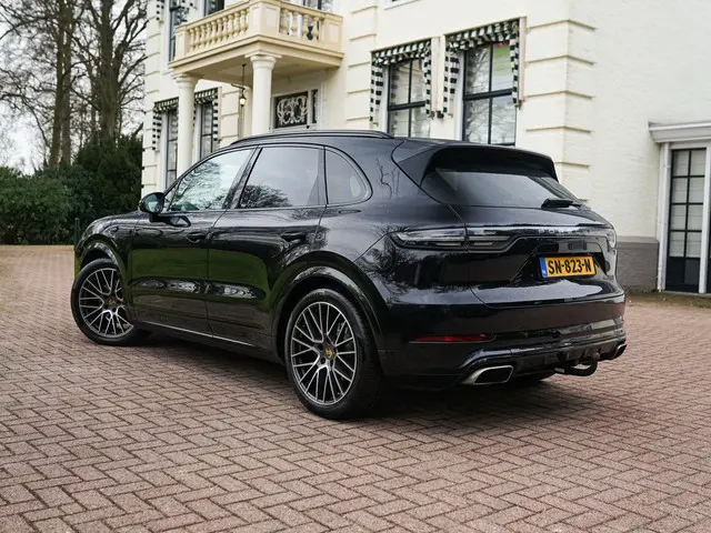 Porsche Cayenne 3.0 SportDesign l PDCC l Achterasbesturing l Stoelkoeling l Matrix l Surround View l...