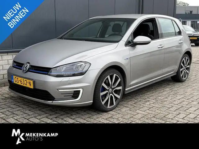 Volkswagen Golf 1.4 TSI GTE 18"/SOH 94%/Trekhaak/Stoelverwarming/Parkeer Assistent/PDC v+a/Climate/C...