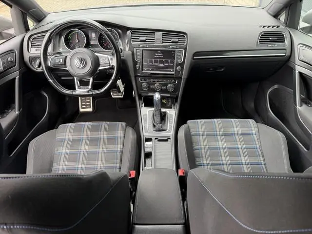 Volkswagen Golf 1.4 TSI GTE 18"/SOH 94%/Trekhaak/Stoelverwarming/Parkeer Assistent/PDC v+a/Climate/C...