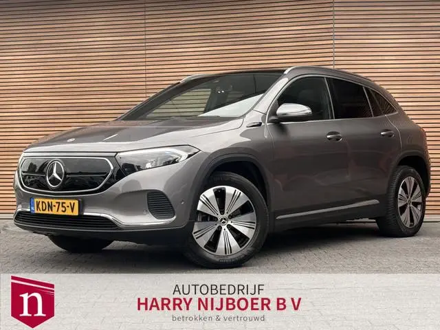 Mercedes-Benz EQA 250 Electric Art 67 kWh Panodak / Trekhaak / Navi / Clima / Camera