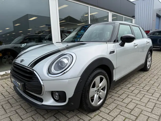 MINI Mini Clubman 1.5 Cooper Essential Automaat