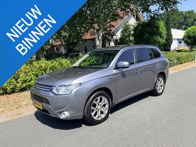 Mitsubishi Outlander 2.0 PHEV Instyle+ 203PK Leder•Schuifdak•Trekhaak