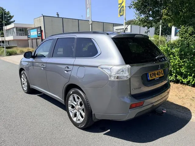 Mitsubishi Outlander 2.0 PHEV Instyle+ 203PK Leder•Schuifdak•Trekhaak