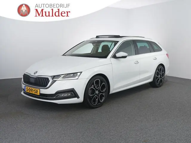 Skoda Octavia Combi 1.5 TSI First Edition | Zwenkhaak | Pano | Memory | HUD | DCC | ACC | Winterpakk...