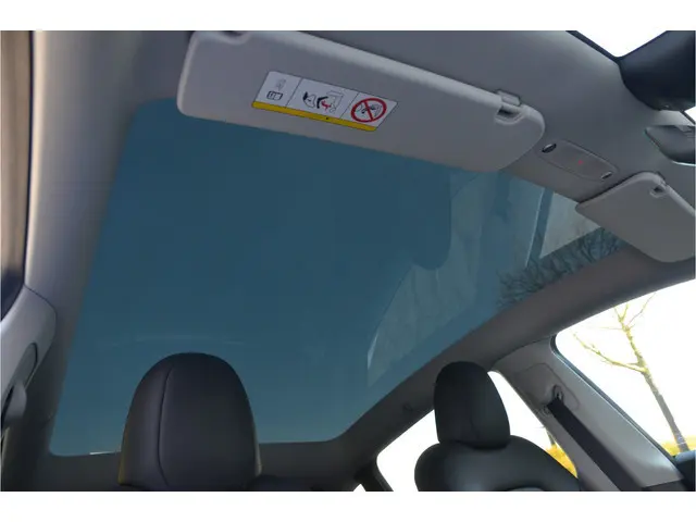 Tesla Model Y Long Range AWD 75 kWh Trekhaak (1.600kg), AutoPilot3.0 Ryzen, Meerprijs FSD 99,- p/mnd