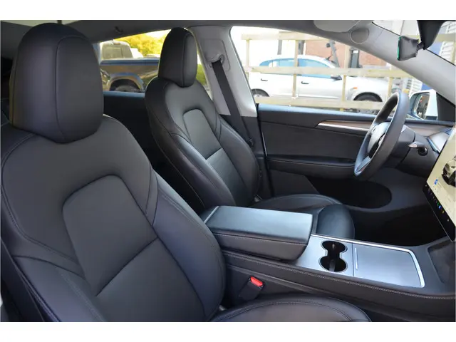 Tesla Model Y Long Range AWD 75 kWh Trekhaak (1.600kg), AutoPilot3.0 Ryzen, Meerprijs FSD 99,- p/mnd