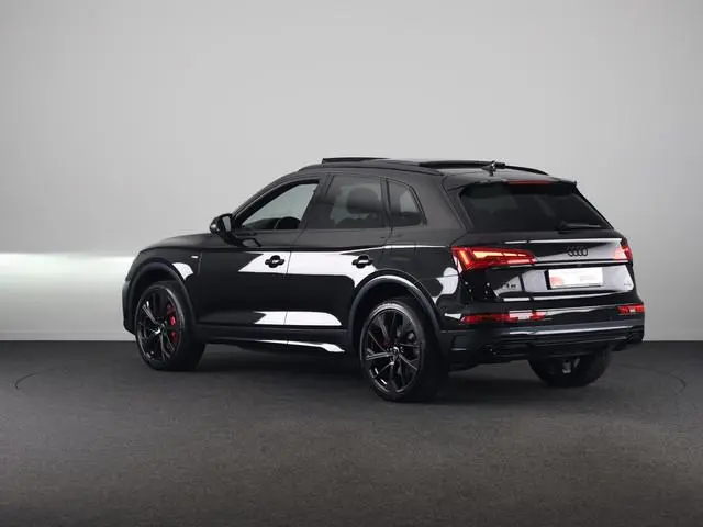 Audi Q5 55 TFSI e S edition Competition 367pk | Panoramadak | Head Up Display | lederen bekleding |...