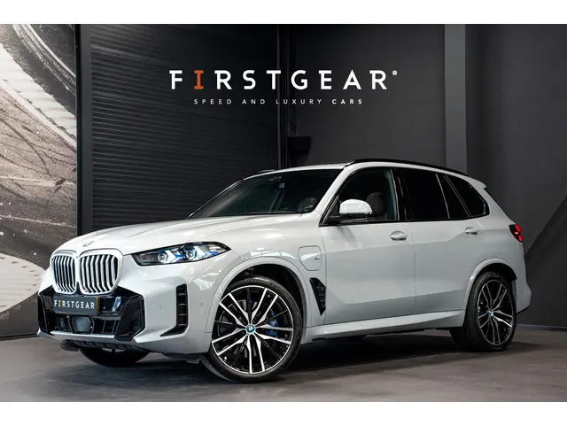 BMW X5 xDrive50e *M-Sport Pro / Harman Kardon / Panorama (Sky Lounge) / Keyless Entry / Surround Vie...