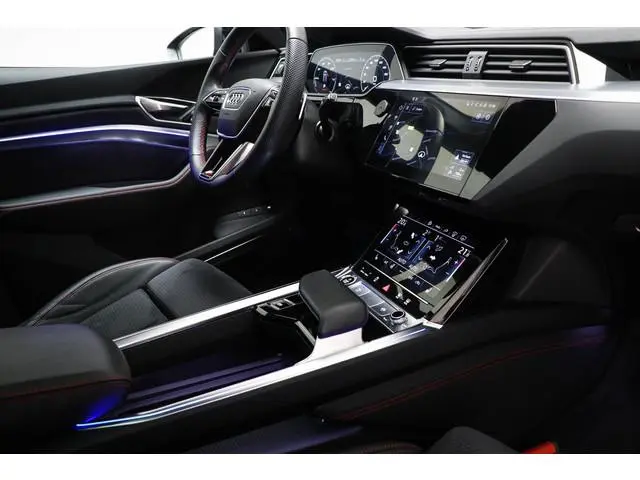 Audi Q8 e-tron 55 quattro Dakar Edition 115 kWh | 1 OFF 99 | PANORAMADAK | B&O | STUURVERWARMING | H...