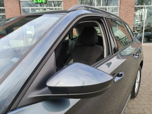 ŠKODA Kamiq 1.0 TSI Business Edition Stoelverwarming - Navigatie - Digitaal dashboard - Premium audi...