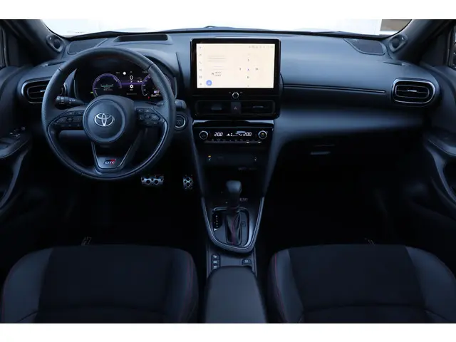 Toyota Yaris Cross 1.5 Hybrid 130 GR Sport, 360 Camera, Stoel- en Stuurverwarming met voordeel!