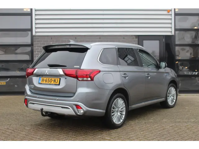 Mitsubishi Outlander 2.4 PHEV Intense+ / Carplay / Schuifdak / 360 Camera / N.A.P.