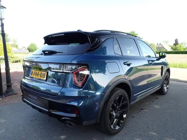 Lynk & Co 01