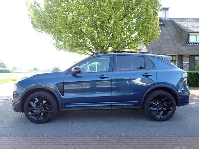 Lynk & Co 01