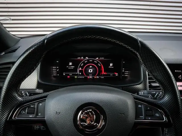 ŠKODA Kodiaq 1.5 TSI Sportline Business 7p. Clima | Cruise | Navi | Panoramadak | Trekhaak | 7 Perso...
