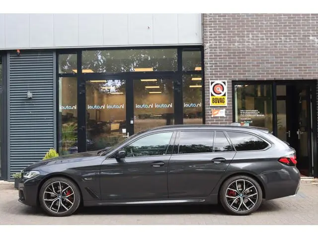 BMW 5-serie Touring 530e M-Sport Shadow Line Laser LED/HK/Head-up/ACC/Virtual Cockpit+/Camera/Leder...