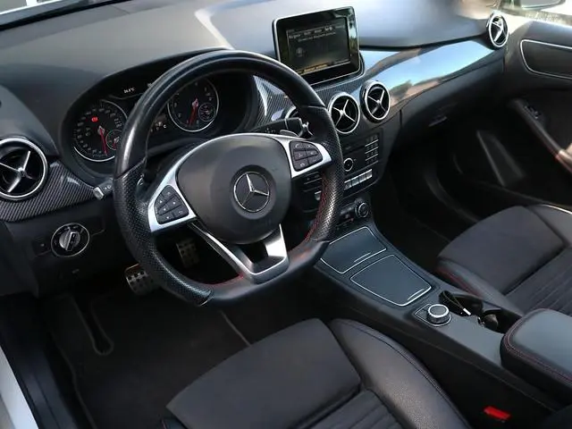 Mercedes-Benz B-klasse 220 4Matic Prestige AMG Line Panoramadak | Trekhaak | Camera
