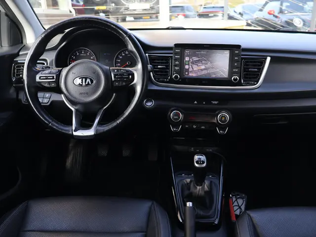 Kia Rio 1.0 TGDI 101 PK EXECUTIVELINE + STUUR/STOELVERW. | CARPLAY | CAMERA | 17 INCH