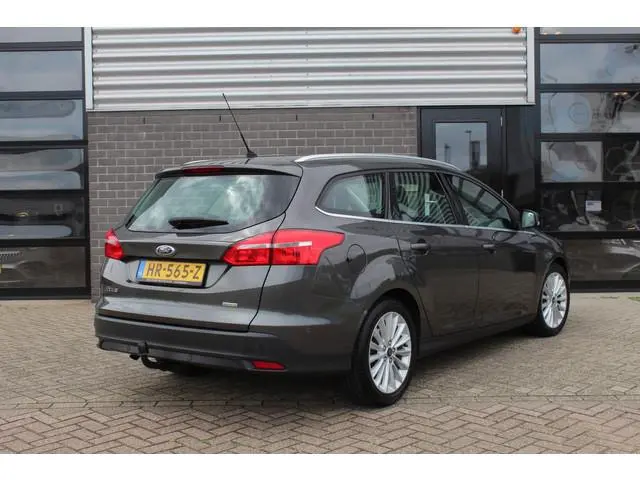 Ford Focus Wagon 1.0 Titanium Edition / Navigatie / Cruise / Trekhaak / N.A.P.