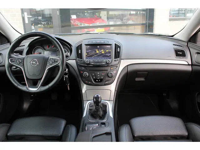 Opel Insignia Sports Tourer 1.6 T Business+ / Leer / Navigatie / N.A.P.