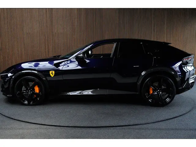 Ferrari Purosangue 6.5 V12 Carbon Burmester Atelier Massage Panorama Full Xpel