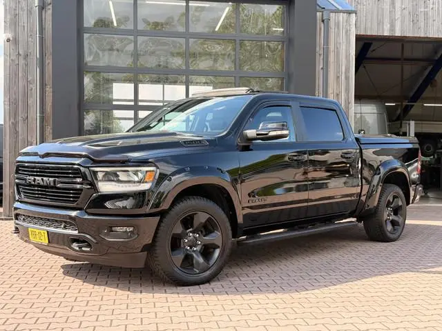 Dodge Ram 1500 5.7 V8 4x4 Crew Cab Big Horn | Pano | Trekhaak | Leder | App-connect | Keyless | Came...