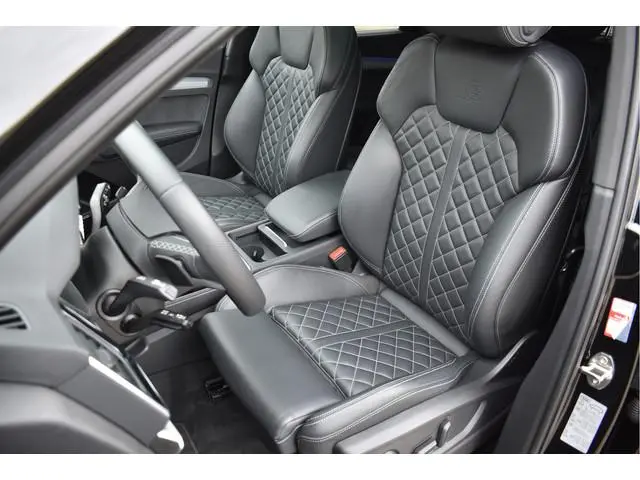Audi Q5 55 TFSI e S-Line 367 Pk Pano Rs-Stoelen Luchtvering Sfeer Keyless Trekhaak 20 Inch