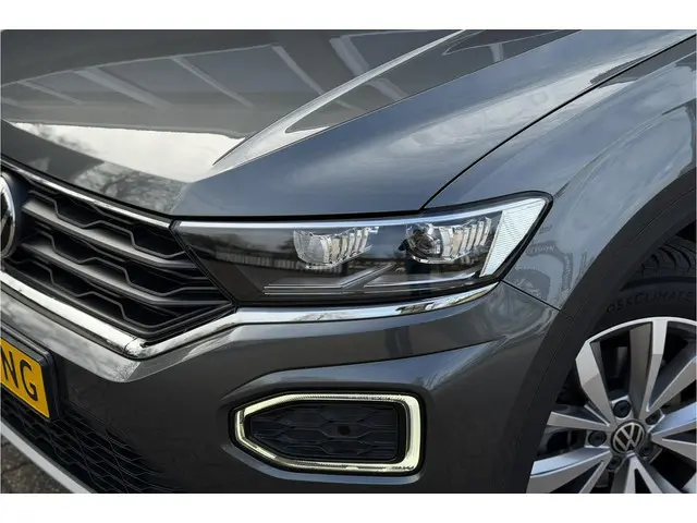 Volkswagen T-Roc 1.5 TSI 150PK DSG-7 | Trekhaak | Camera | Stoelverwarming | Carplay