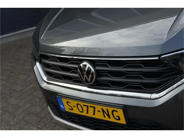 Volkswagen T-Roc 1.5 TSI 150PK DSG-7 | Trekhaak | Camera | Stoelverwarming | Carplay