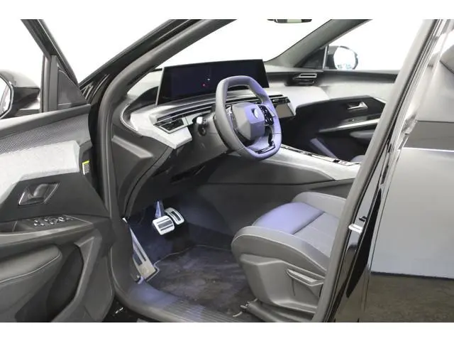 Peugeot e-3008