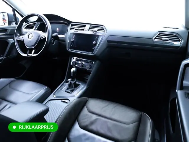 Volkswagen Tiguan Allspace 1.5 TSI Highline R-Line Buss. 7 persoons | Pano dak | Leer | Elec. trekha...